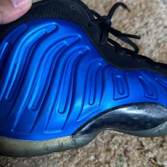 Neon royoal Nike foamposites Size 4.5y / 6w